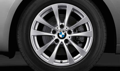 Llantas de aleación diseño V-Spoke 395 OEM 36116796244 para BMW F30, F31, F32, F33, F36. Medida 7,5x17 ET37. Acabado en plata reflex. Original BMW.