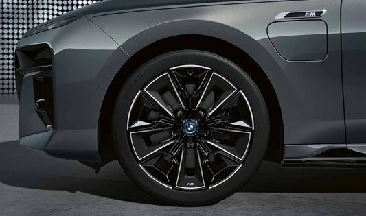 Juego de llantas completas de invierno M Aerodynamik 909 para BMW G70. Original BMW.