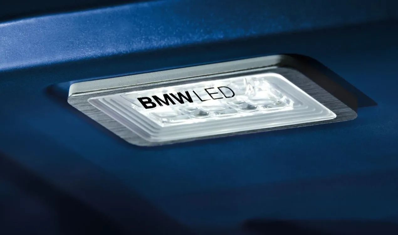 Luz de porta-malas para BMW E81 E82 E87 E87N E90 E90N E92 E92N E93 E93N E60 E60N E65 E66 F30 F30N F35 F35N F20 F20N F21 F21N F52 F22 F22N F87 F87N F32 F32N F07N F10 F10N F80 F80N F31 F30N F45 F45N F46 F46N G12 G12N