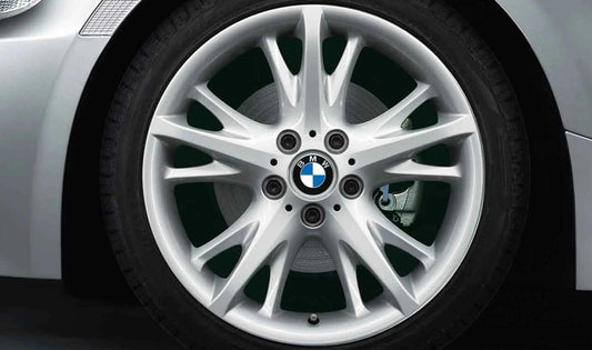 Llanta original BMW 18" diseño radios en estrella 241 OEM 36116777774 para BMW Z4 E85 y E86 (todos los modelos compatibles). Color plata, apta para eje trasero. Original BMW.