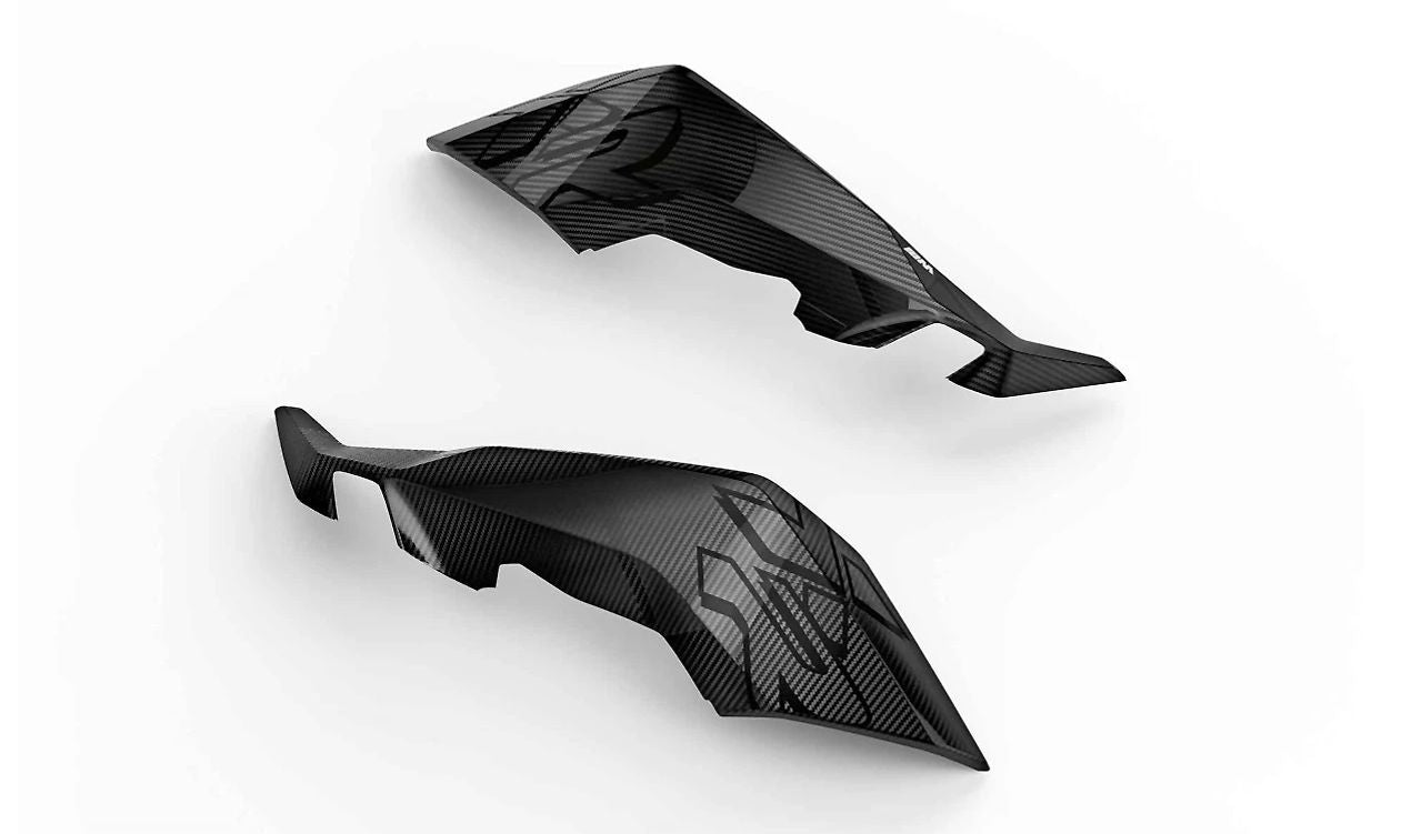 Panel lateral izquierdo de carbono OEM 46635B31DC3 para motos BMW M 1000 XR, S 1000 XR (K69, KM9). Original BMW Motorrad.