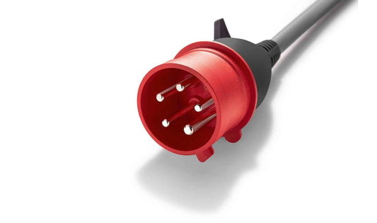 Cable adaptador trifásico CEE 32A OEM 61905A138D8 para cargar con Flexible Fast Charger BMW. Compatible con BMW G20, G21, G26, G30N, G31N, G70, i20, F48N, F39, G01, G01N, G08E/F y MINI F56F, F60N. Original BMW y MINI.