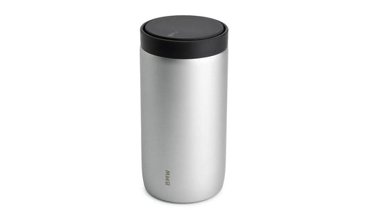 Vaso térmico original BMW Push 330 ml OEM 80235B5F654 para todos los modelos BMW con portavasos. Mantiene bebidas frías o calientes. Acero inoxidable. Apertura fácil con botón. Original BMW.
