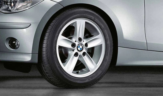 Llantas de aleación diseño estrella OEM 36116775619 para BMW E81, E82, E87, E88. Original BMW