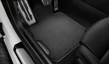 Alfombrillas M Performance OEM 51472467899 para BMW G32 (620d, 630d, 630i, 640d, 640i, versiones xDrive incluidas). Juego completo, diseño deportivo con logo M. Original BMW.