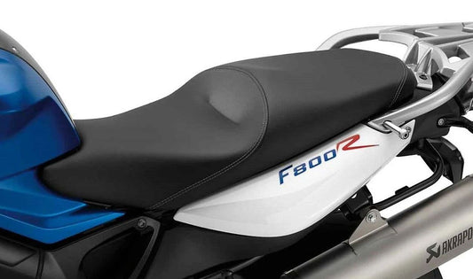 Asiento confort OEM 52538528623 para BMW Motorrad F 800 GT (FK71) y F 800 R (FK73). Mejora la comodidad en viajes largos con mayor altura y acolchado. Original BMW Motorrad.