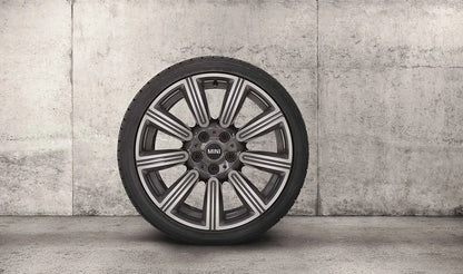 Cerchio in lega leggera 8Jx18 ET57 Spectre Grey OEM 36116883351 per MINI Clubman F54, Clubman F54 LCI... e altro ancora. MINI originale.