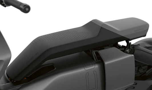 Asiento Comfort con respaldo OEM 52538552176 para BMW Motorrad CE 04 (CK07). Mejora la comodidad en viajes largos con soporte lumbar y espuma adicional. Original BMW Motorrad.