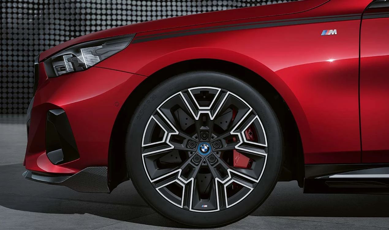 Rueda completa de invierno M Aerodynamik 939 OEM 36115B4A8A6 para BMW G60, G61. Original BMW.