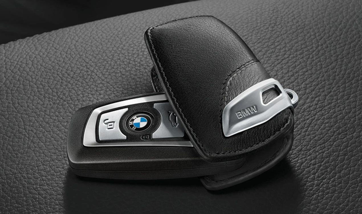 BMW OEM key cover 82292219911 compatible with models F20, F21, F22, F23, F45, F30, F31, F34, F80, F32, F33, F36, F82, F83, F07, F10, F11, F06, F12, F13, F01 , F02, F25, F26, F85 und F86. Original BMW.