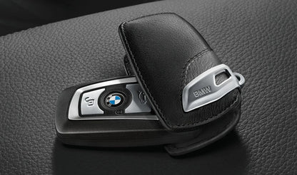 BMW OEM key cover 82292219911 compatible with models F20, F21, F22, F23, F45, F30, F31, F34, F80, F32, F33, F36, F82, F83, F07, F10, F11, F06, F12, F13, F01 , F02, F25, F26, F85 und F86. Original BMW.