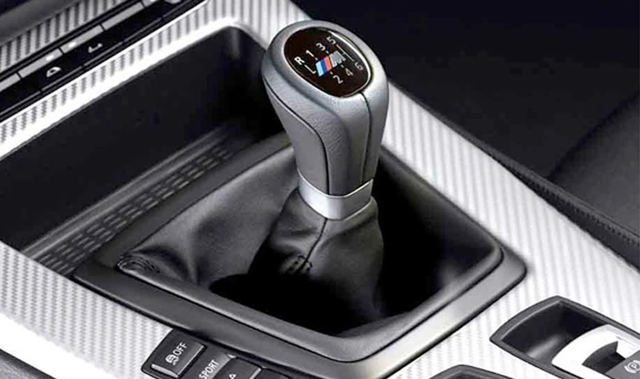 Pomo deportivo M de piel con 6 marchas OEM 25112284094 para BMW Z4 E89 sDrive18i, sDrive20i, sDrive23i. Incluye fuelle y embellecedor. Original BMW.