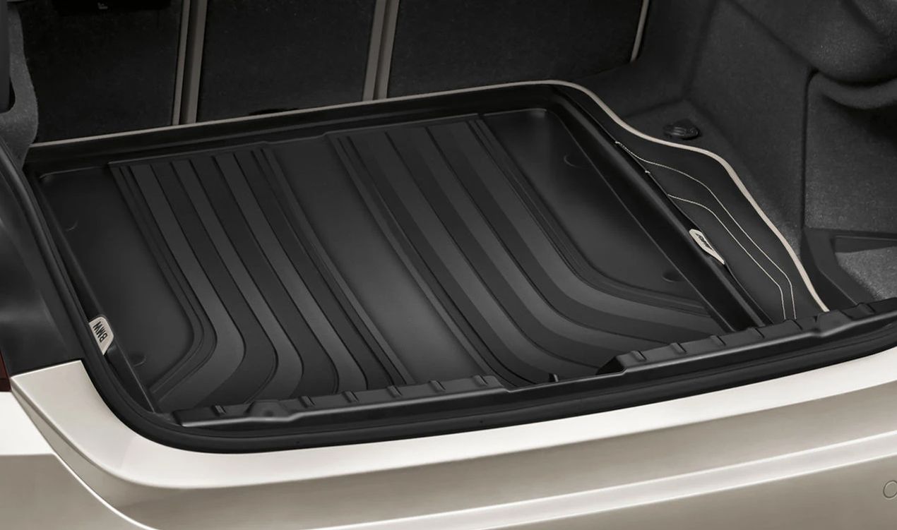 Parque moldado OEM 51472317847 para BMW F34 e F34N. Protege da sujeira e umidade, design moderno compatível com carpete original. BMW original.