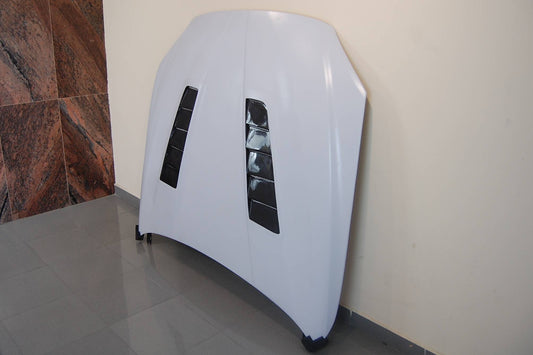 Il cofano in fibra BMW F12 / F13 utilizza il carbonio