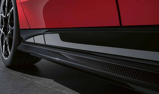 Faldón lateral M Performance de carbono OEM 51195A56352 para BMW 5 Series G60, G61 (desde 07/2023 con paquete M Sport o Aerodinámico). Aporta estilo deportivo. Original BMW.