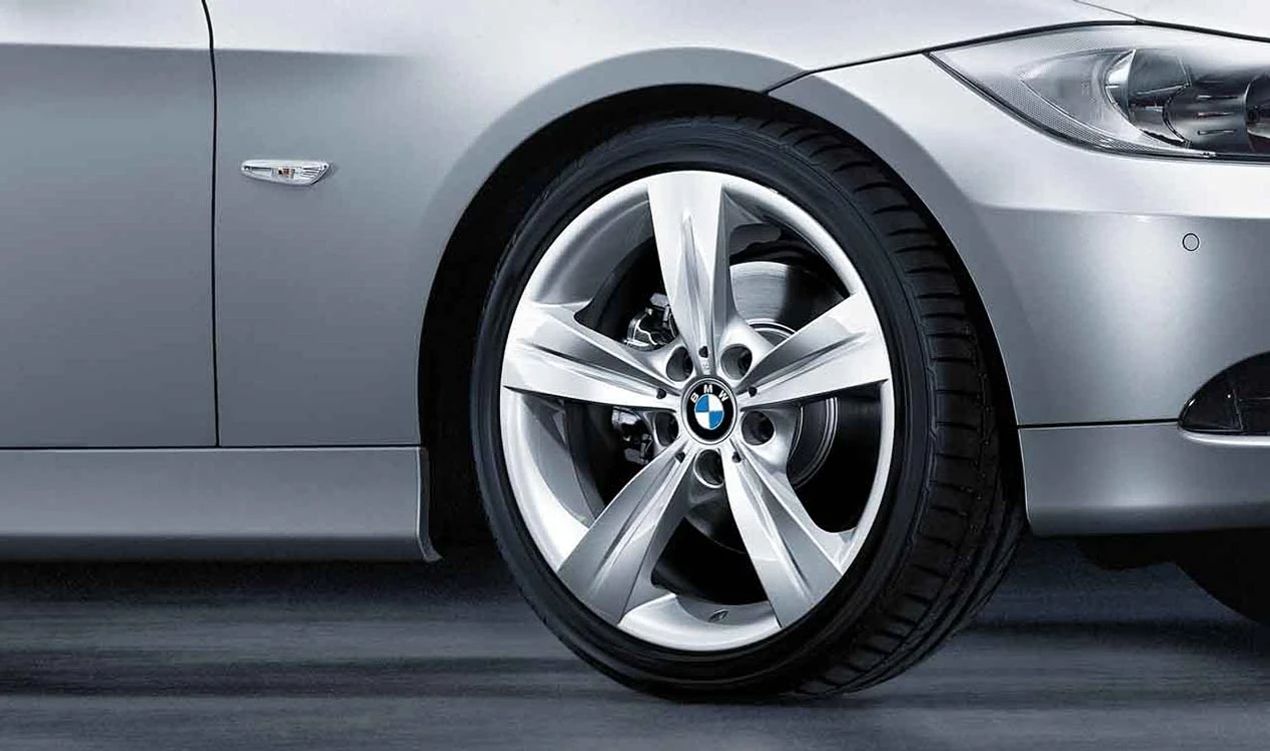 Llantas de aleación diseño estrella 18" OEM 36116783634 para BMW E90, E91, E92, E93. Compatible con múltiples versiones de la serie 3. Original BMW.