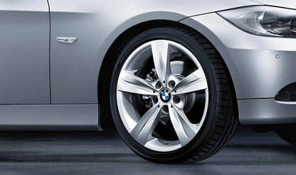Llantas de aleación diseño estrella 18" OEM 36116783634 para BMW E90, E91, E92, E93. Compatible con múltiples versiones de la serie 3. Original BMW.