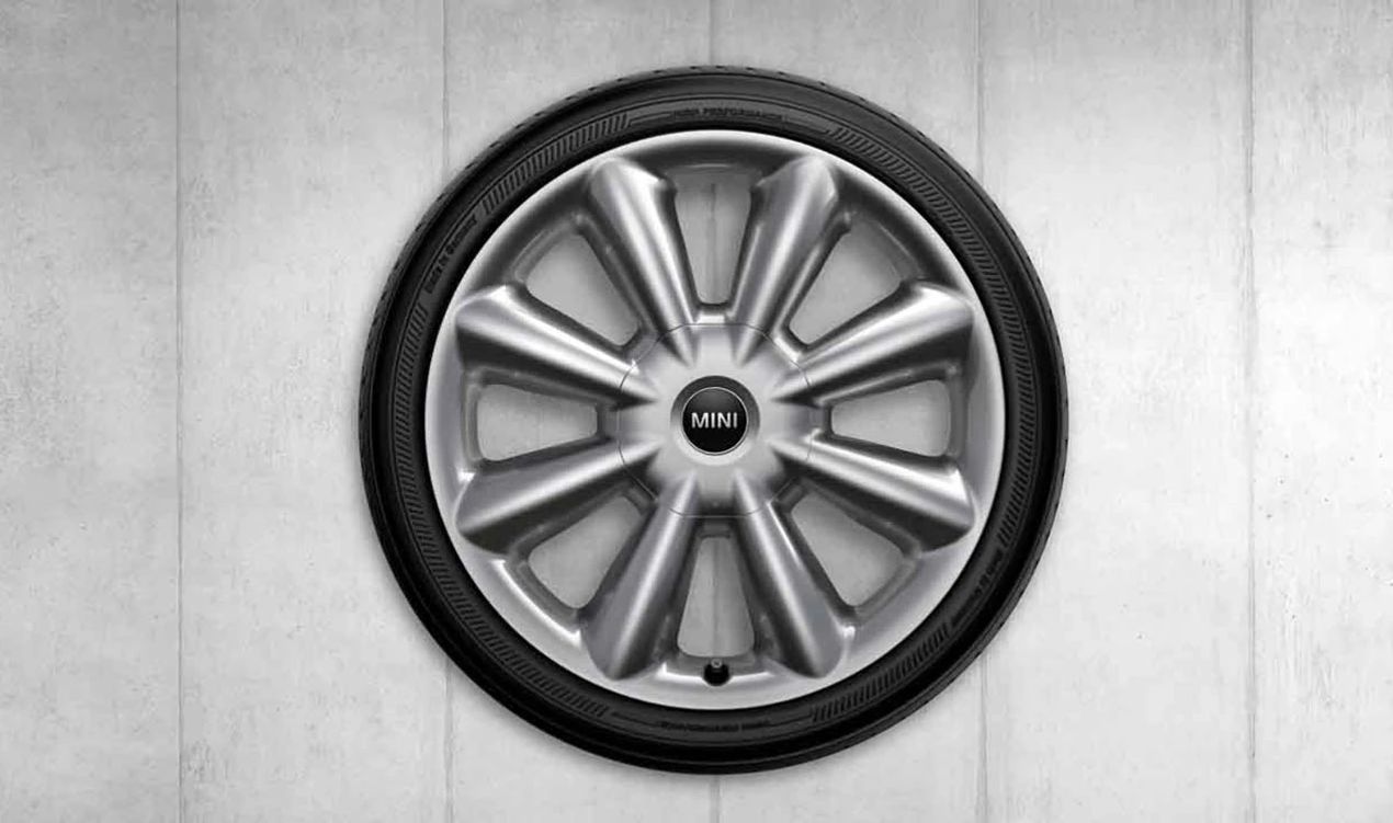 Cerchio in lega leggera MINI 7Jx18 ET54 argento (argento brillante) OEM 36116855116 per MINI F55, F56, F57... e altro ancora. MINI originale.