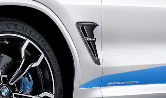 Embellecedor lateral M Performance de entrada de aire en aleta OEM 51712466811 para BMW F97 y F98. Pieza original BMW en carbono. Mejora estética deportiva para el lateral del vehículo.