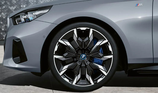 Insérez 2 roues en aluminium aérodynamique pour la série BMW 5 G60 (OEM 36135A33E35). BMW d'origine.