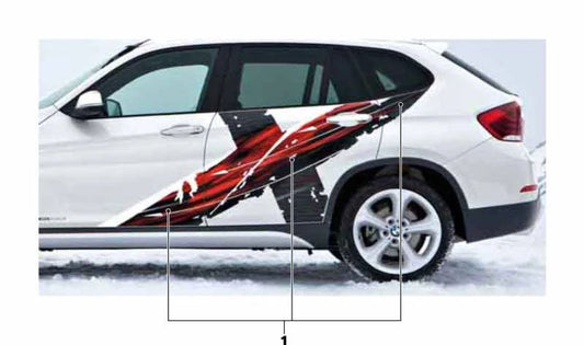 Adesivo sul lato destro OEM 51147365590 per BMW E84 (X1). BMW originale.