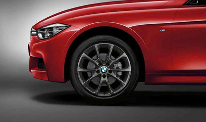 Llanta original BMW 18" V-Spoke 398 Orbitgrey OEM 36116874819 para BMW F30, F30N, F31, F31N, F32, F32N, F33, F33N, F36, F36N. Ideal como repuesto o para mejorar el diseño. Original BMW.