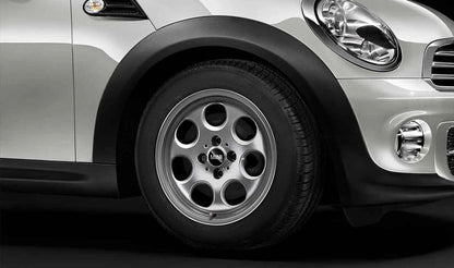 Jante alliage léger argent 5.5Jx15 ET45 (7 trous) OEM 36111512458 pour MINI R50, R53, R56, R55 Clubman, R52 Cabrio, R57 Cabrio, R58 Coupé, R59 Roadster... et plus encore. MINI d'origine.