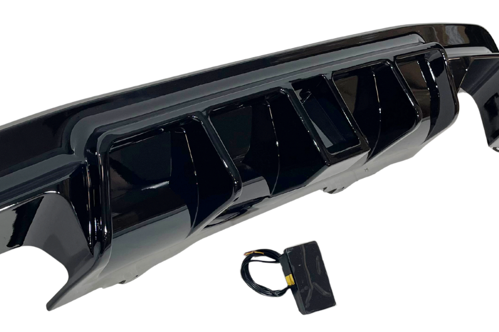 Difusor Trasero BMW E60 look M Performance Brillante Negro Luz de freno led