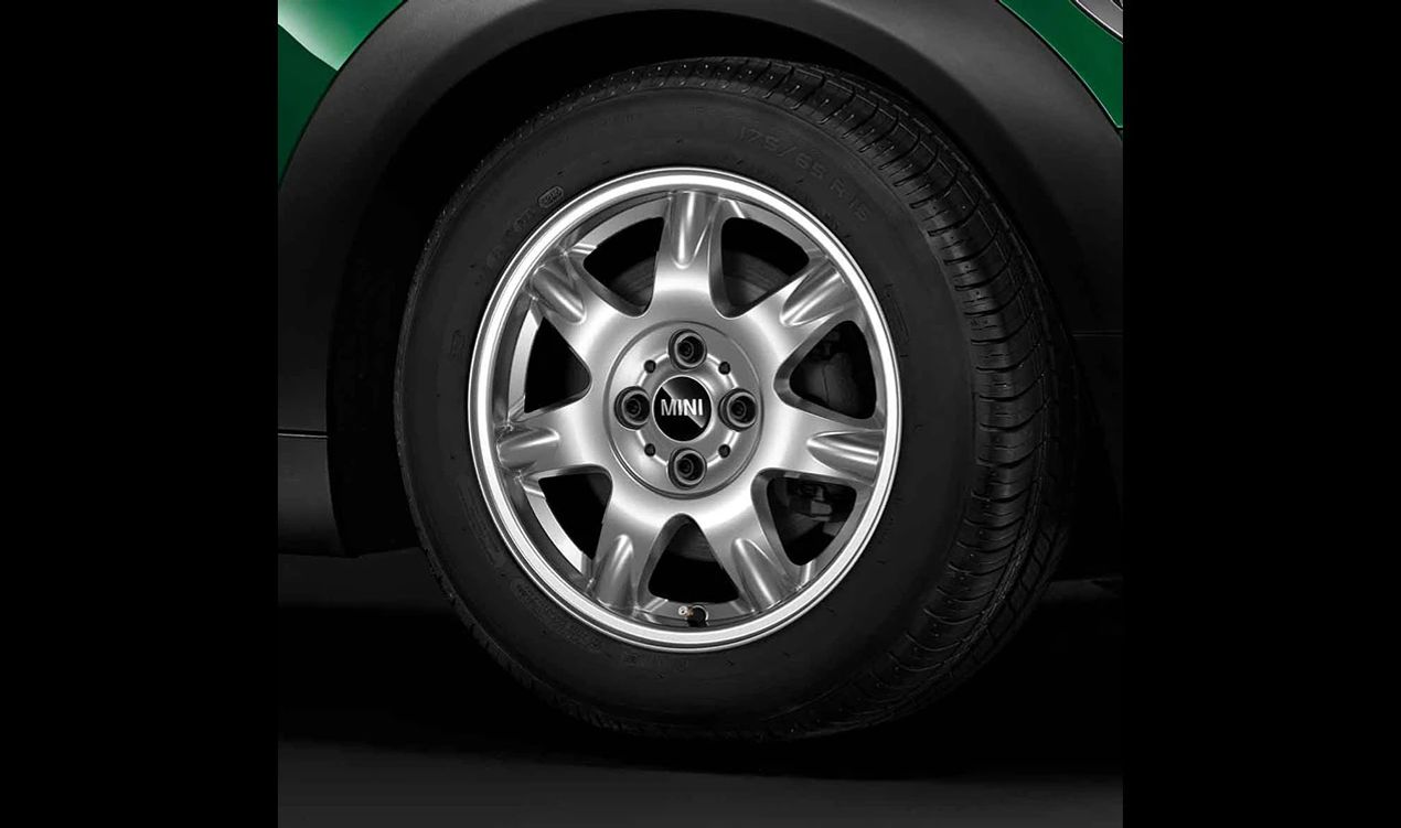 Llanta de aluminio Delta Spoke 96 plata OEM 36116768972 para MINI R50, R53, R56, Clubman R55, Cabrio R52, Coupé R58, Roadster R59... y más. Original MINI.