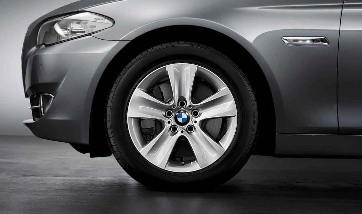 Llantas de aleación diseño estrella 17" OEM 36116790172 para BMW F10, F11, F06, F12, F13. Válidas para eje delantero y trasero. Acabado en plata reflectante. Original BMW.