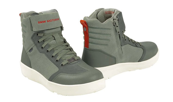 Zapatillas moto BMW Sneaker Seoul GORE-TEX OEM 76225A808B1 unisex para BMW Motorrad. Resistentes al agua y al viento con protección tobillo y suela antideslizante. Original BMW Motorrad.