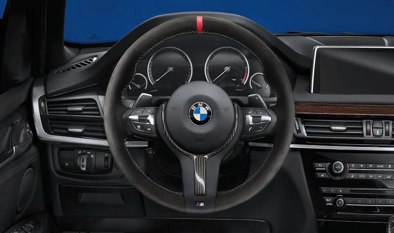 Volante M Performance II OEM 32302253649 para BMW F07, F07N, F10, F10N, F11, F11N, F06, F06N, F12, F12N, F13, F13N. Tapizado en Alcantara con detalles en carbono. Original BMW.