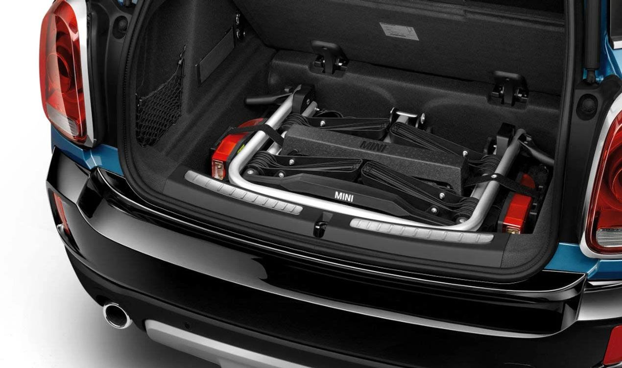 Bandeja/suporte de transporte para porta-bicicletas traseiro compacto no piso da bagageira OEM 82272413414 para MINI Countryman F60, F60 LCI, U25 (sem estepe). MINI originais.