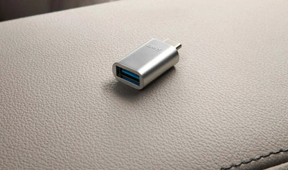Adaptador USB-C a USB-A OEM 61122470922 para BMW F40, F45, F46, G20, G21, F90, G30, G31, G38, G32, G11, G12, G14, G15, G16, F48, F49, F39, G01, G08, F97, G02, F98, G05, G06, G07. Original BMW.