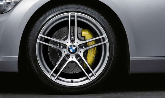 Pneus de inverno completo BMW OEM L241000388 Projeto de Rádio Duplo 313 para BMW 1 Series (F20, F21), Série 2 (F22, F23), Série 3 (F30, F31, F34), Série 4 (F32, F33, F36). BMW original