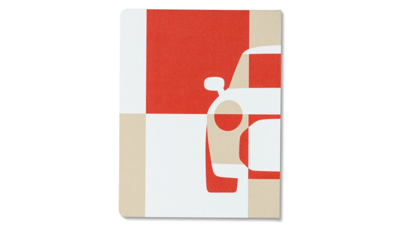 Quaderno MINI Car Tile Rebel Red/Vibrant Silver OEM 80245B32100, 240 pagine a pois, tasca interna e portapenne. MINI originale.