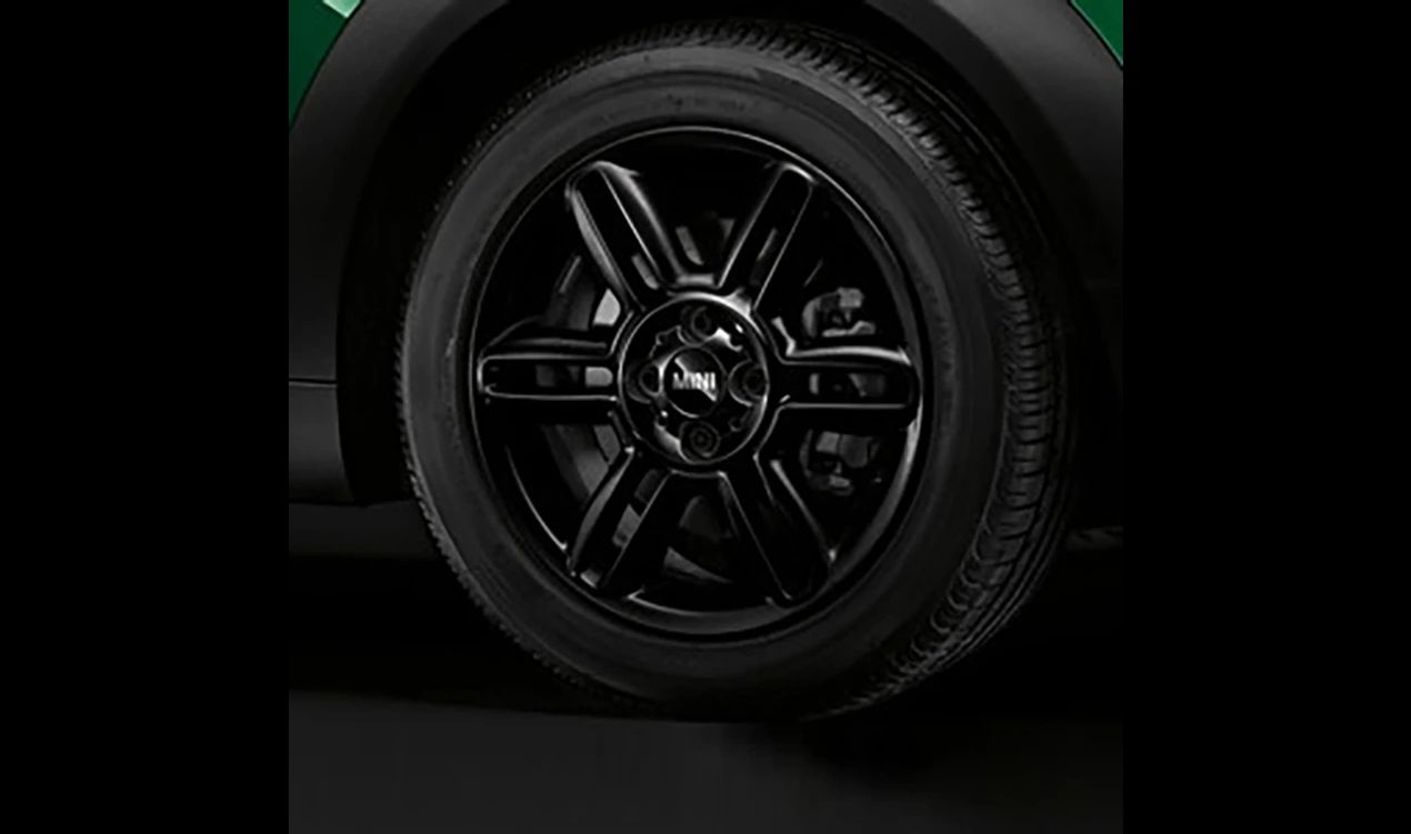 Cerchio in lega leggera nera 6.5Jx16 ET48 OEM 36116793404 per MINI R56, R55 Clubman, R57 Cabrio, R58 Coupé, R59 Roadster... e altro ancora. MINI originale.