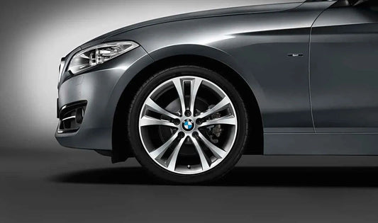 Doppelspeichen-Aluminiumrad 384 OEM 36116796210 für BMW 1er F20, F21 und 2er F22, F23. Original BMW.