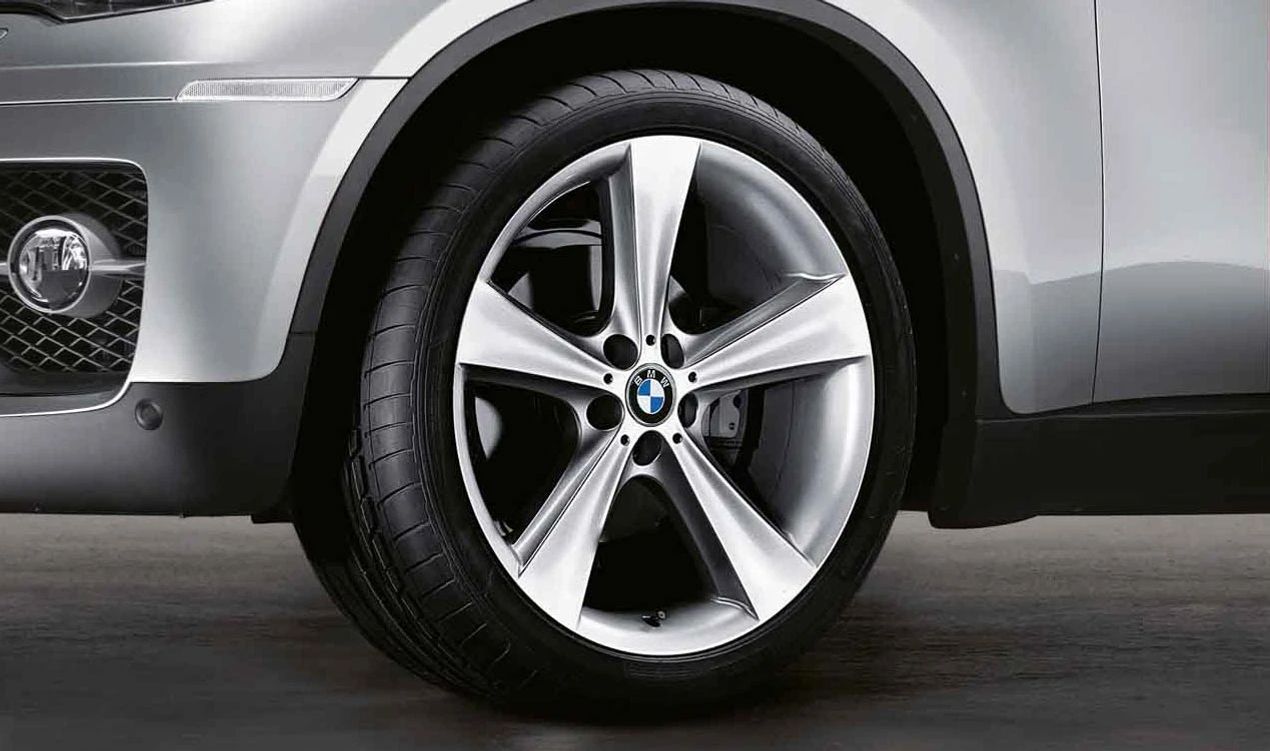 Star di progettazione dei pneumatici in lega 128 OEM 36116775654 per BMW E60, E60N. BMW originale.
