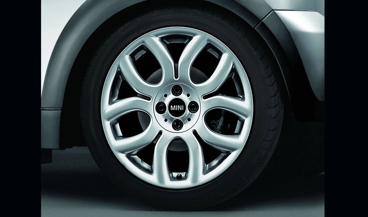 Jante de liga leve 7Jx17 ET48 cor prata OEM 36116775685 para MINI R50, R53, R56, R55 Clubman, R52 Cabrio, R57 Cabrio, R58 Coupé, R59 Roadster... e muito mais. MINI originais.