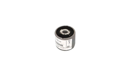 Heck Silentblock OEM 33316769376 für BMW E81 116d, 118d, 120d (alle kompatiblen Modelle). Originales BMW -Stück für die Hinterradaufhängung. Ideal, um Rauschen zu beseitigen und die Stabilität zu verbessern.