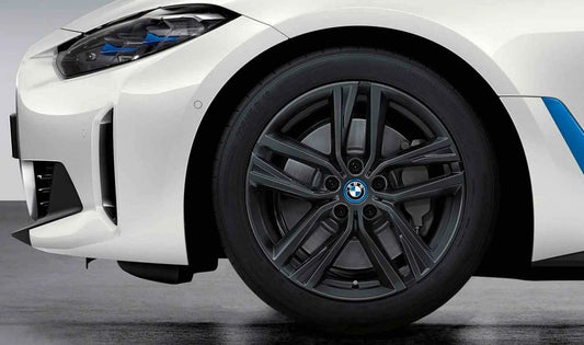 Juego completo de llantas y neumáticos 18" Doble Radio 853 Gunmetal OEM 36115B75880 para BMW G26 {420d, 420i, 430d xDrive} (todos los acabados y motorizaciones compatibles). Original BMW.