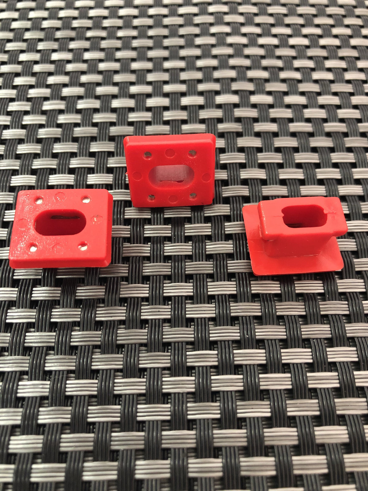 Heftklammern für die Armaturenbrettverkleidungen des BMW E46 E65 E66 E83. Original-Ersatzteile