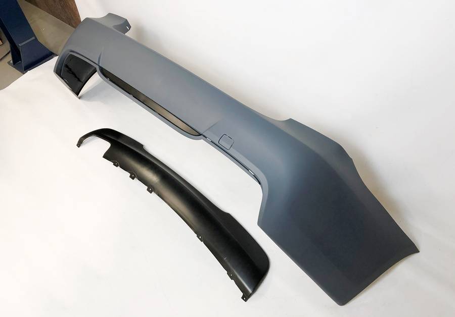 Kit De Carrocería BMW E90 2005-2008 Look M-Tech 1 Salida ABS