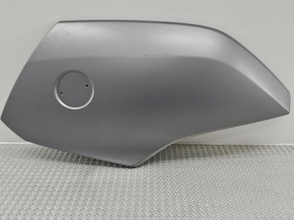 Caminho lateral logo acima do OEM 46637725054 para motocicletas BMW C 650 GT (K19). BMW Motorrad original.