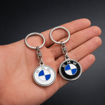 Llavero Metálico para BMW con Medallón Redondo - comparativa_tamano Escena 4