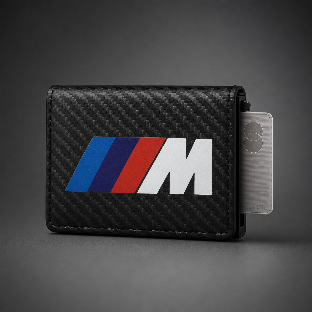 Cartera tarjetero BMW M Variante 1 efecto carbono con logo M - packshot frontal premium