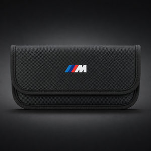 Funda Faraday para móvil y tarjetas para tu BMW Variante 1, con logo M y packshot frontal sobre fondo grafito