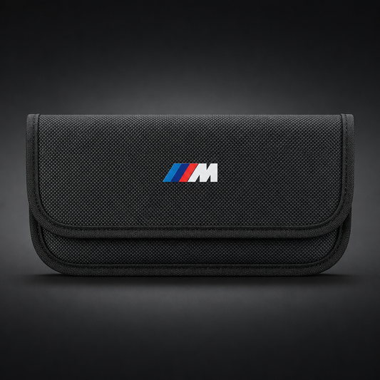 Funda Faraday para móvil y tarjetas para tu BMW Variante 1, con logo M y packshot frontal sobre fondo grafito
