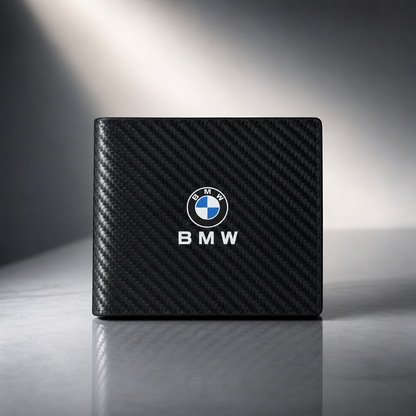 Cartera BMW negra con acabado tipo fibra de carbono y logo frontal - vista principal premium